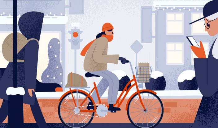 Frau fährt im Winter Rad
