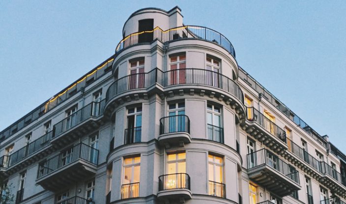 Mehrfamilienhaus in der Stadt