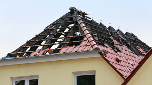 Hausdach mit Sturmschaden