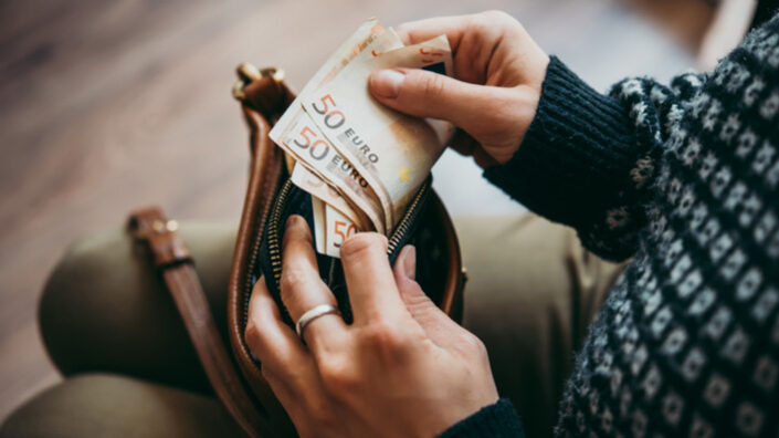 Geldscheine in Brieftasche