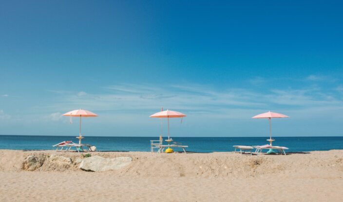 Strandliegen am Meer