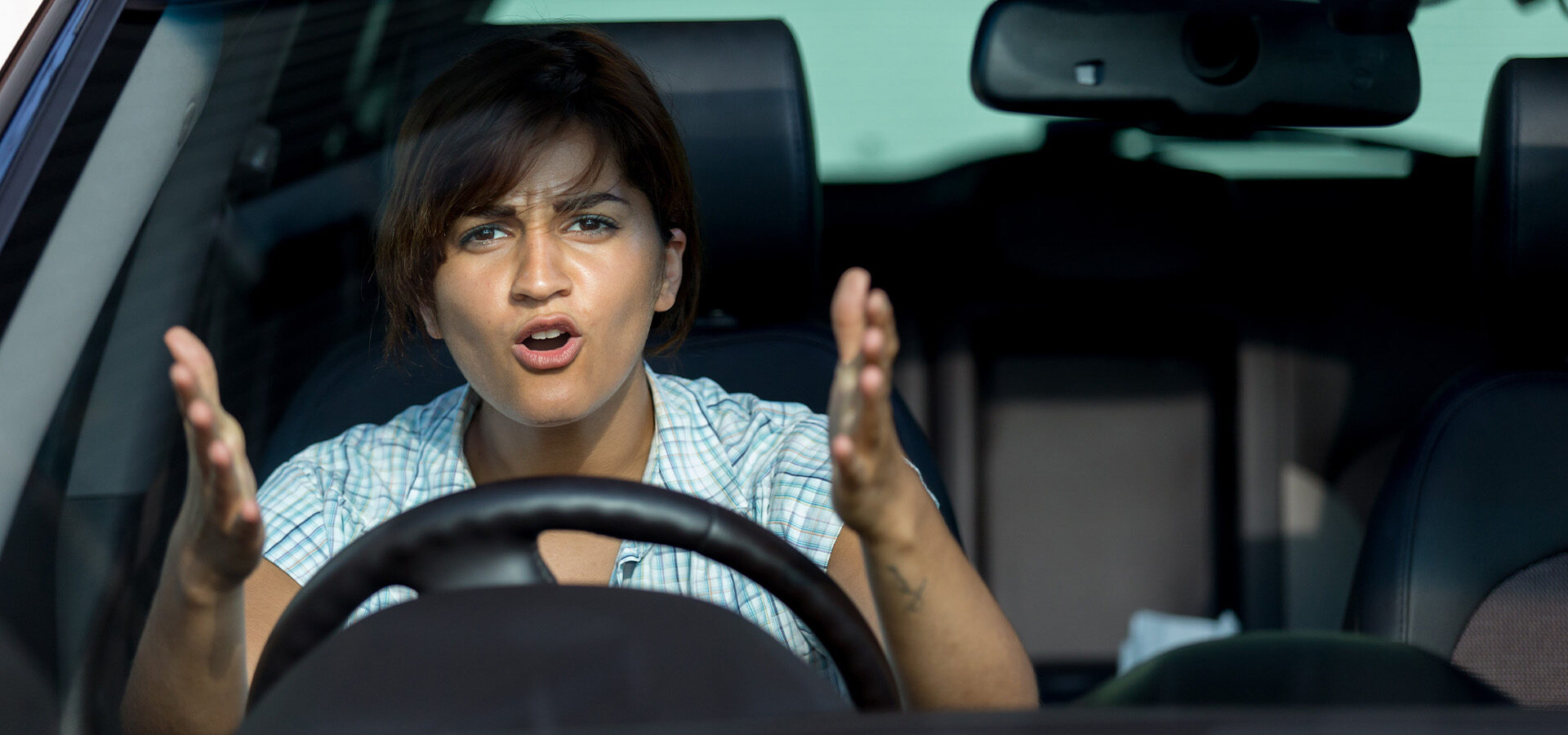 Mittelfinger im Straßenverkehr: Strafe? - Beleidigung 2024